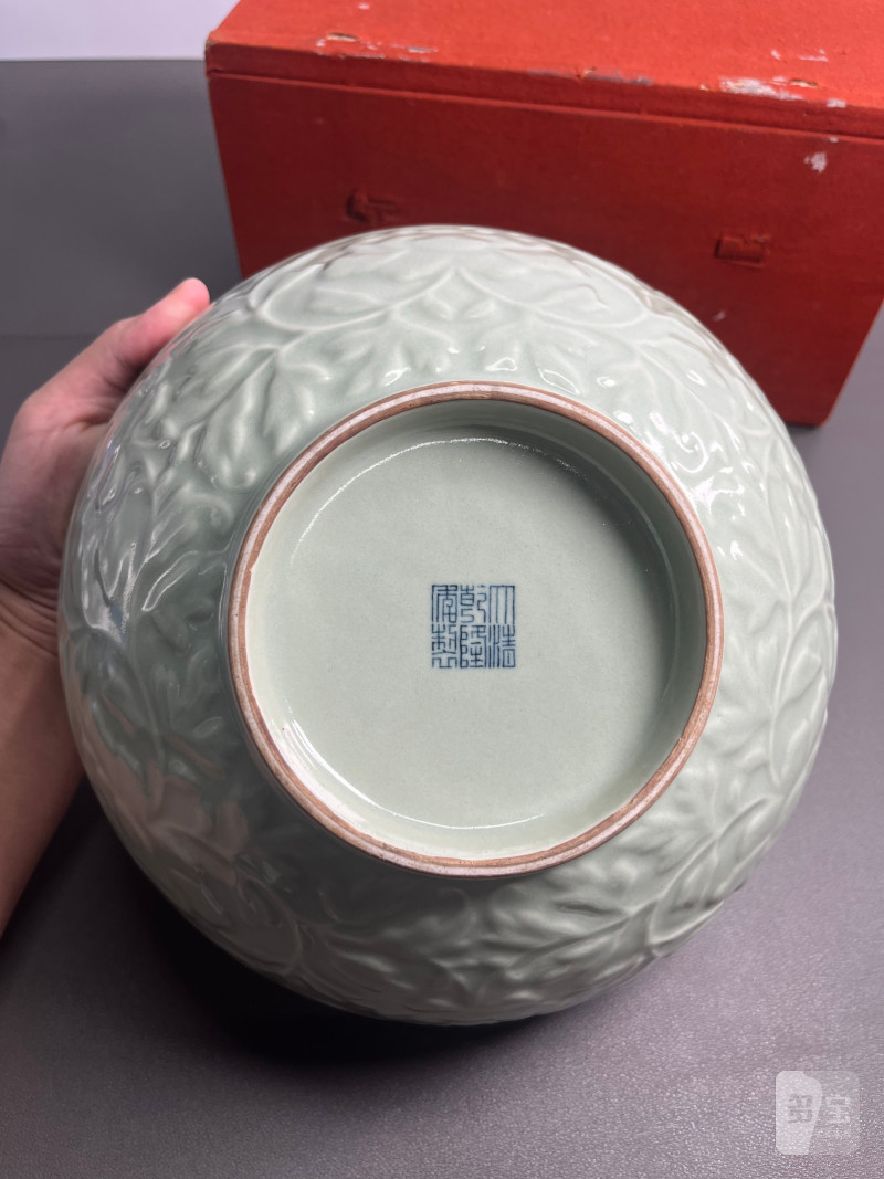 清乾隆  粉青釉外模印内暗刻缠枝牡丹纹大碗 - 图13